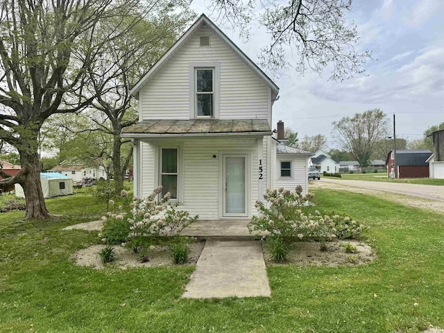 view of front of home featuring a front lawn
