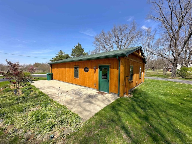 exterior space featuring a yard