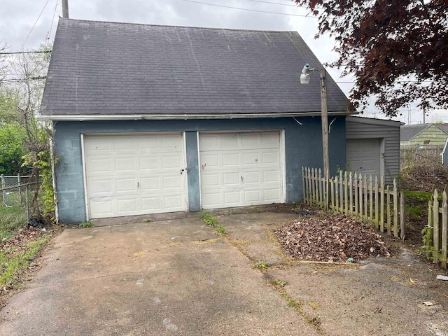 1134 N Iowa St, South Bend, IN 46628 - detached garage with fence