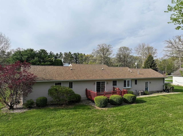 800 E Oak View Est, Winamac, IN 46996 - back of house featuring a wooden deck and a yard
