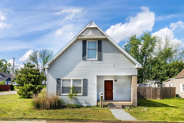view of front of house with fence and a front lawn