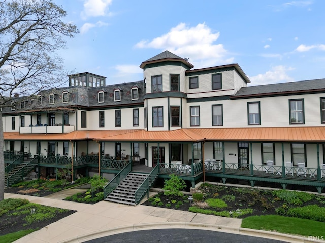 view of front facade featuring a porch
