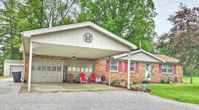 ranch-style home with brick siding, gravel driveway, and a front lawn