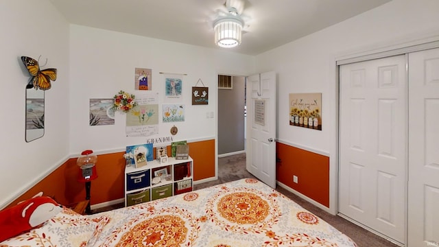 bedroom featuring carpet floors, baseboards, a closet, and visible vents