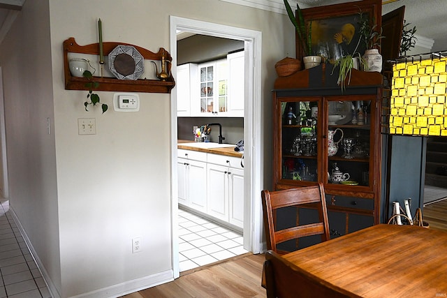dining space featuring baseboards and light wood-style flooring