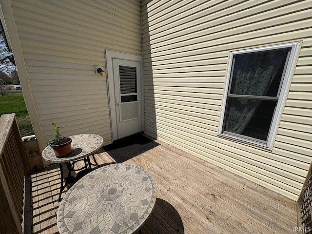 property entrance featuring a deck