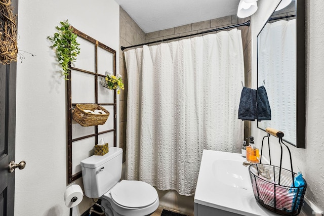 1314 Miner St, South Bend, IN 46617 - full bath featuring vanity, toilet, and a shower with curtain