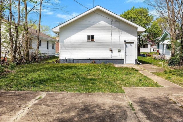1314 Miner St, South Bend, IN 46617 - view of side of property with a lawn
