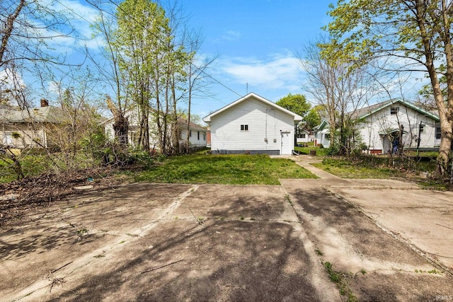 1314 Miner St, South Bend, IN 46617 - rear view of property with a yard