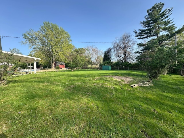 view of yard featuring an outbuilding and a shed