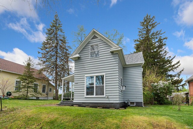 1743 Franklin Ave, Fort Wayne, IN 46808 - rear view of property featuring a lawn