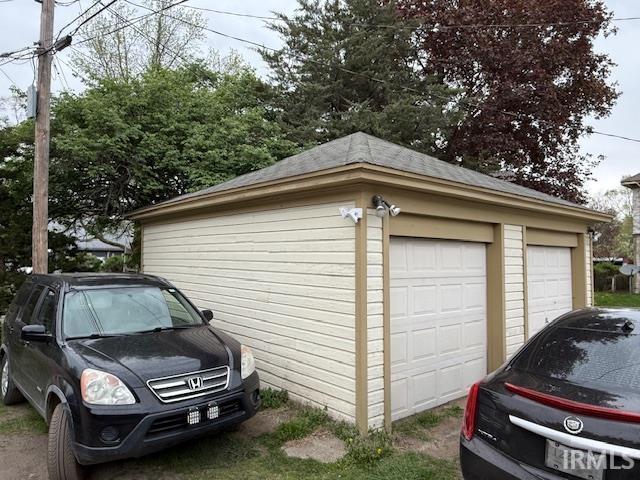 view of detached garage