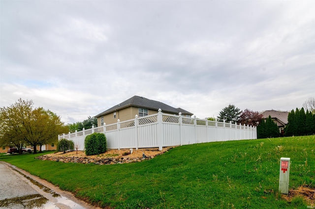68106 Telegraph Ct, Lakeville, IN 46536 - view of yard with fence