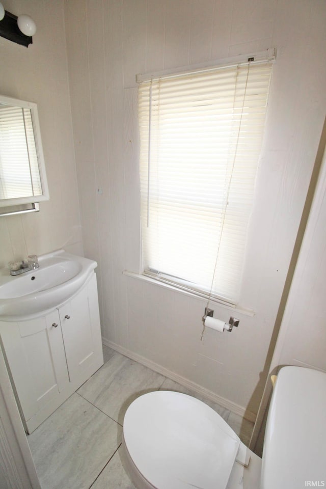 2813 W Franklin St, Evansville, IN 47712 - bathroom featuring vanity, baseboards, and toilet
