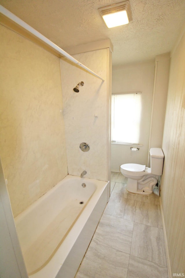 2813 W Franklin St, Evansville, IN 47712 - bathroom with bathing tub / shower combination, toilet, and a textured ceiling