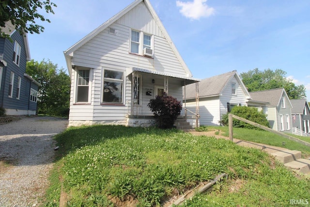 2813 W Franklin St, Evansville, IN 47712 - bungalow-style home featuring board and batten siding, a porch, a front yard, cooling unit, and driveway
