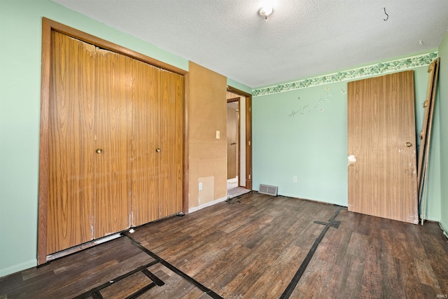 2877 County Road 36, Auburn, IN 46706 - unfurnished bedroom featuring visible vents, a textured ceiling, wood finished floors, and a closet