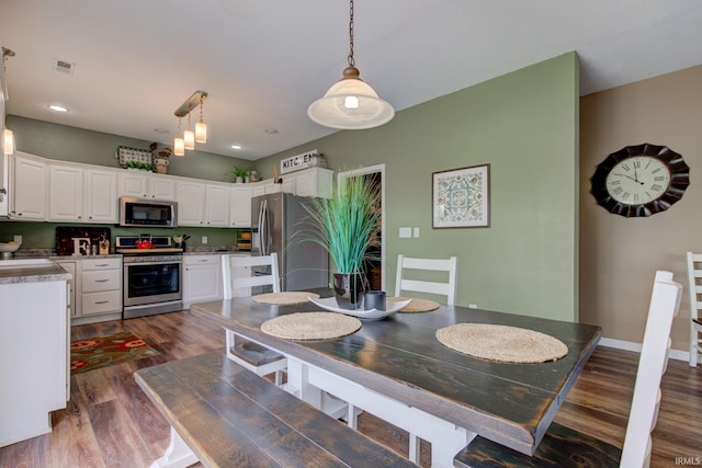 dining room with dark wood-style flooring, baseboards, visible vents, and recessed lighting