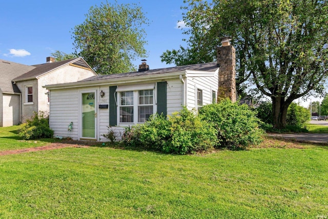 1901 Keck Ave, Evansville, IN 47711 - view of front of property featuring a chimney and a front yard