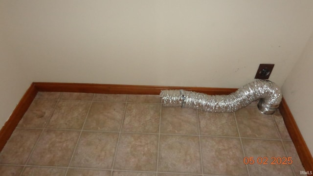 4214 Hunters Trce, Evansville, IN 47715 - details featuring baseboards