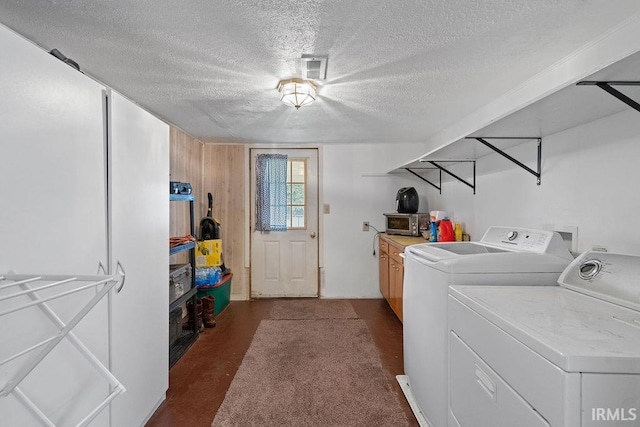 730 S Bell St, Kokomo, IN 46902 - laundry area featuring visible vents, a textured ceiling, cabinet space, and washing machine and dryer
