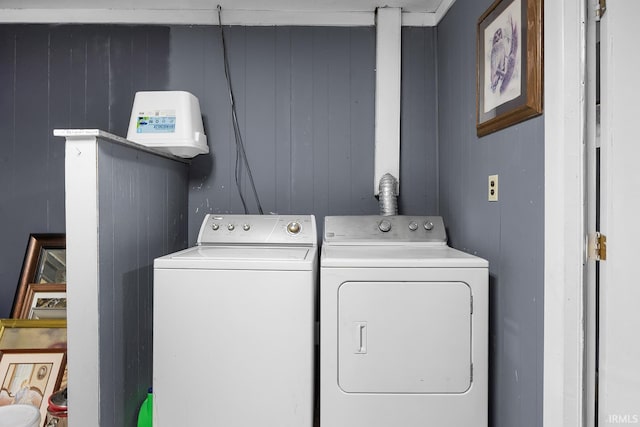clothes washing area with laundry area and independent washer and dryer