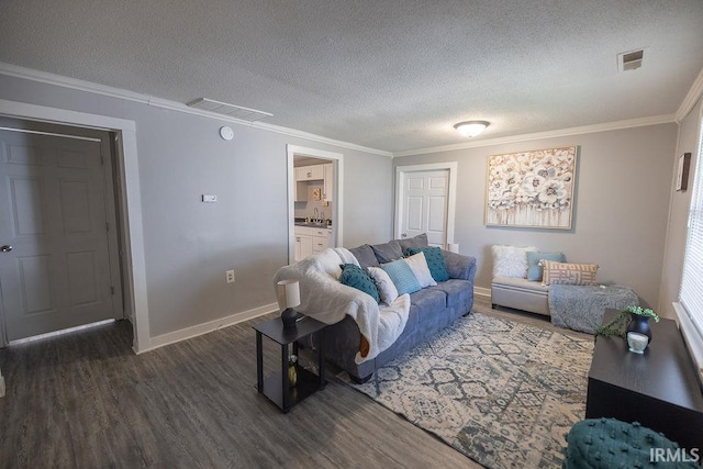 living area featuring visible vents, ornamental molding, baseboards, and wood finished floors