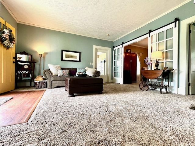 carpeted living room with crown molding, a textured ceiling, and a barn door