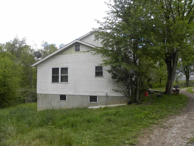 8207 Lehman Rd, Worthington, IN 47471 - view of side of home