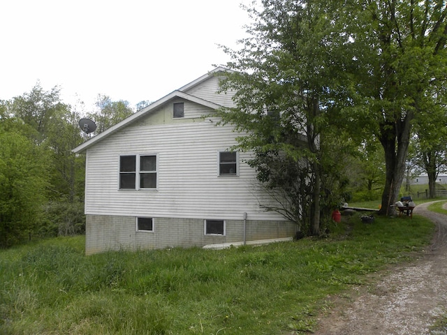 8207 Lehman Rd, Worthington, IN 47471 - view of side of home