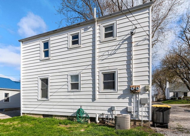 2819 Witchwood Dr, Fort Wayne, IN 46809 - rear view of house featuring central AC