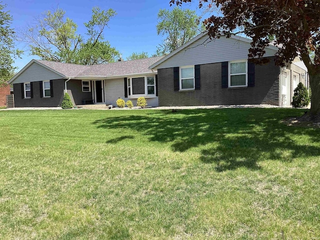 ranch-style house featuring a front lawn