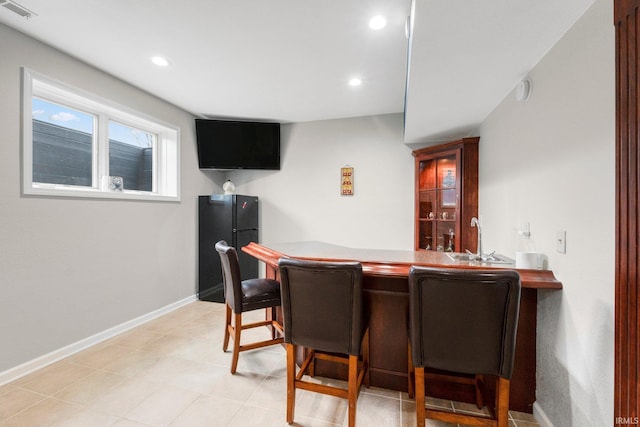1206 Phaeton Way, Auburn, IN 46706 - bar featuring bar, visible vents, a sink, baseboards, and recessed lighting