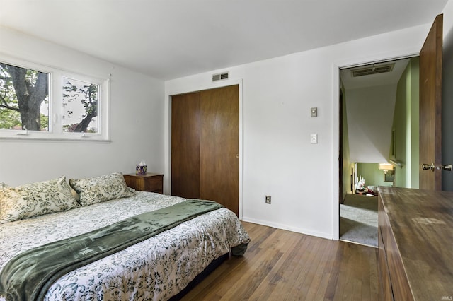 4231 N Conner Dr, Marion, IN 46952 - bedroom with visible vents, baseboards, dark wood-style floors, and a closet