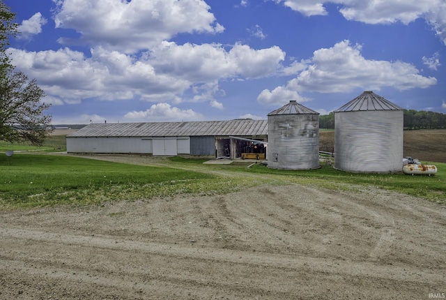 2165 S 625 W, South Whitley, IN 46787 - view of pole building with a yard