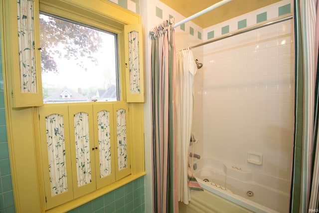 113 W N Shore Dr, South Bend, IN 46617 - full bathroom featuring shower / bath combo with shower curtain