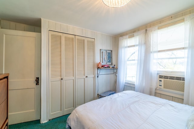 bedroom featuring radiator heating unit, carpet floors, cooling unit, and a closet