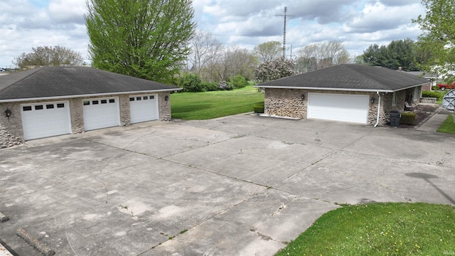 view of detached garage