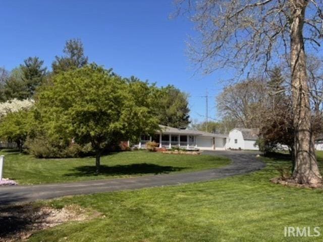 exterior space featuring a front yard