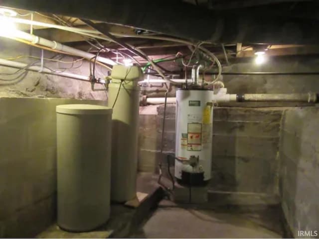 1453 Garfield St, Wabash, IN 46992 - utility room with water heater