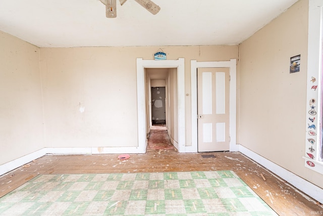 empty room with ceiling fan
