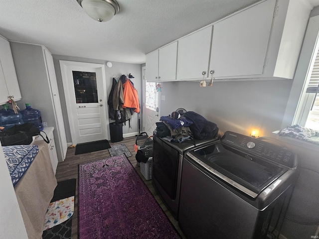 washroom with washer and clothes dryer, dark wood-style flooring, and a textured ceiling
