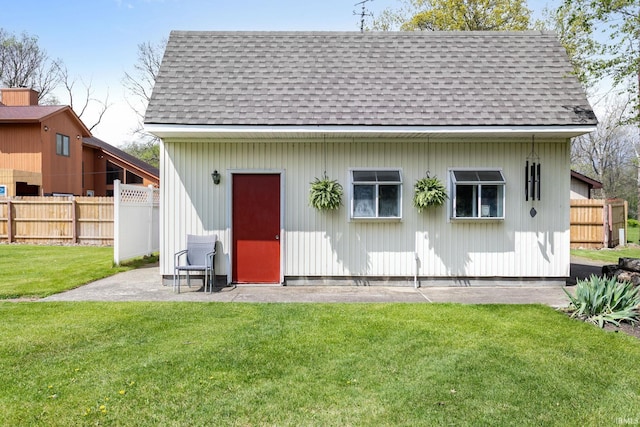 view of outdoor structure with an outbuilding and fence