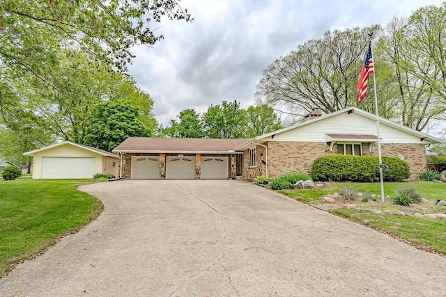 single story home featuring a shingled roof, a front lawn, and brick siding