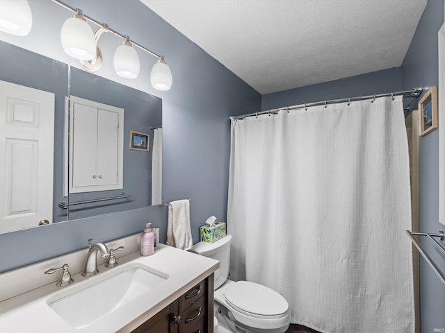 bathroom with toilet, a shower with curtain, and vanity