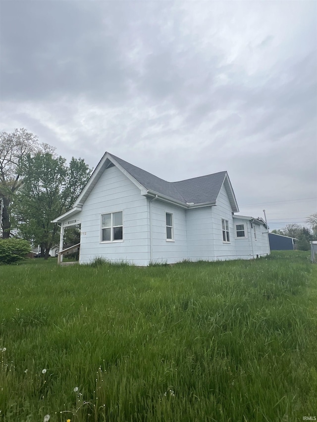 712 E Water St, Portland, IN 47371 - view of side of property