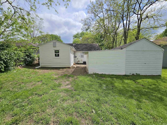 back of house featuring a yard