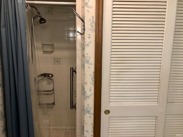 full bath featuring a tile shower