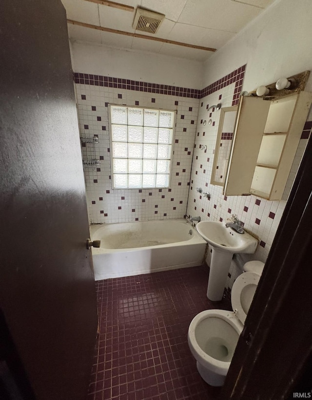 full bath featuring tile patterned flooring, toilet,  shower combination, and visible vents