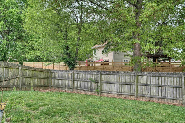 view of yard featuring a fenced backyard